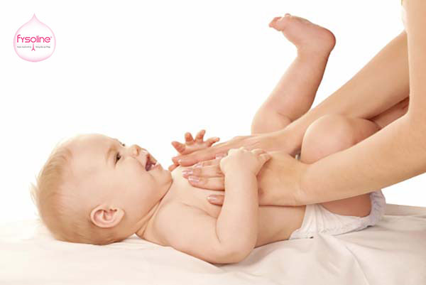 Massage trị nghẹt mũi cho trẻ sơ sinh